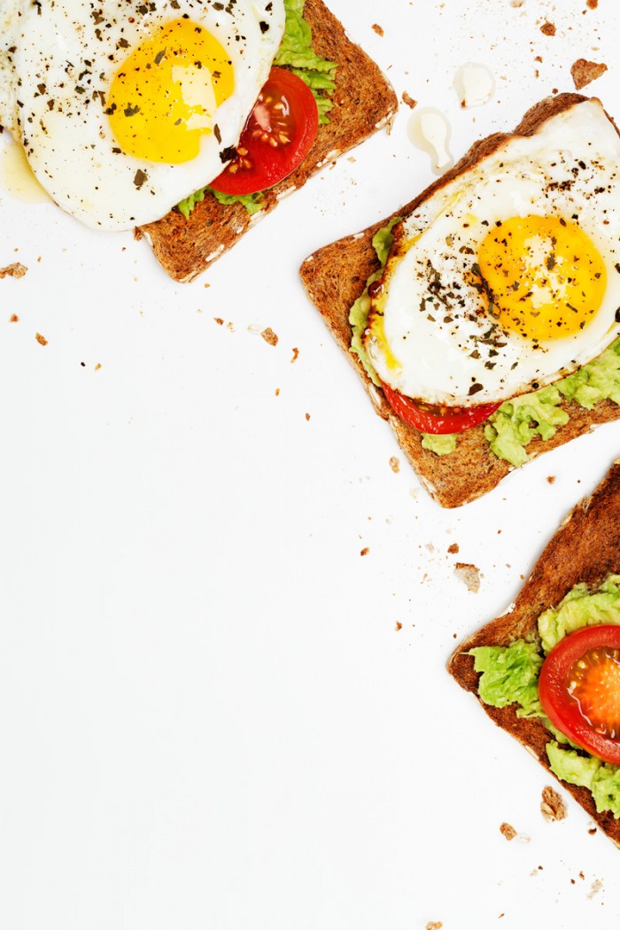 Egg Avocado Toast: Editorial recipe and photography for the food column of popular blog DesignLoveFest.